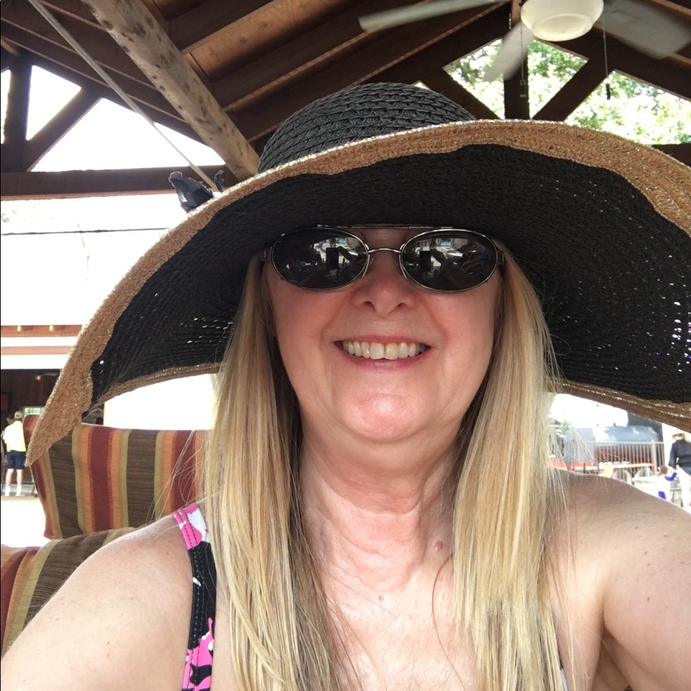 Meet your Posher, Peggie